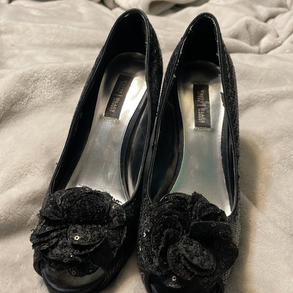 Black sparkly heels, perfect for the holidays! - Picture 2 of 9